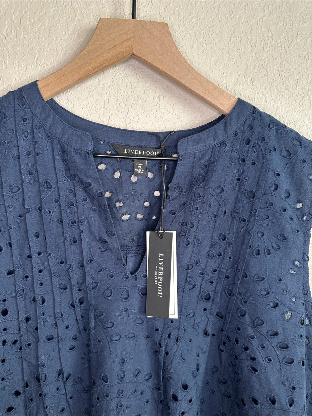 NWT Liverpool Los Angeles Sleeveless Pintuck Eyelet Top Navy Blue XL - Picture 8 of 9